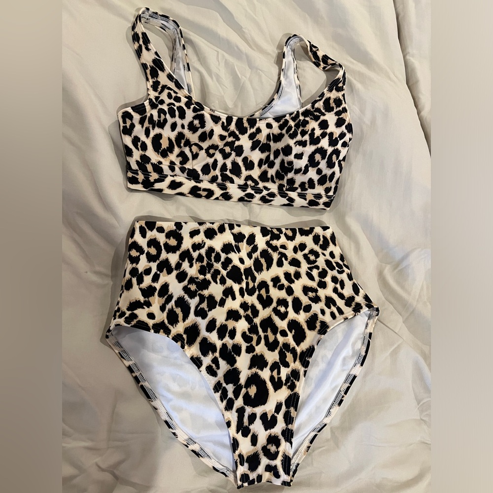 Old Navy Women’s XS Leopard Two-Piece Swimsuit, High-Waisted Bottoms, Lined Cups